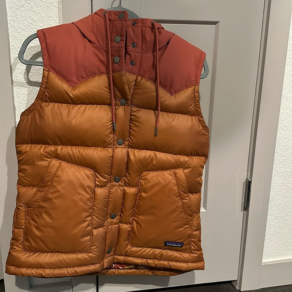 Women’s Patagonia Hooded Down Vest Sz. M